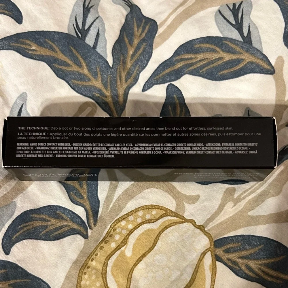 Laura Mercier Tinted Moisturizer Sheer Cream Bronzer in Sundrop
